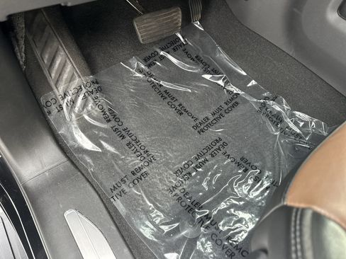 Used 2021 Chevrolet Silverado 1500 High Country w/ Technology Package image 17