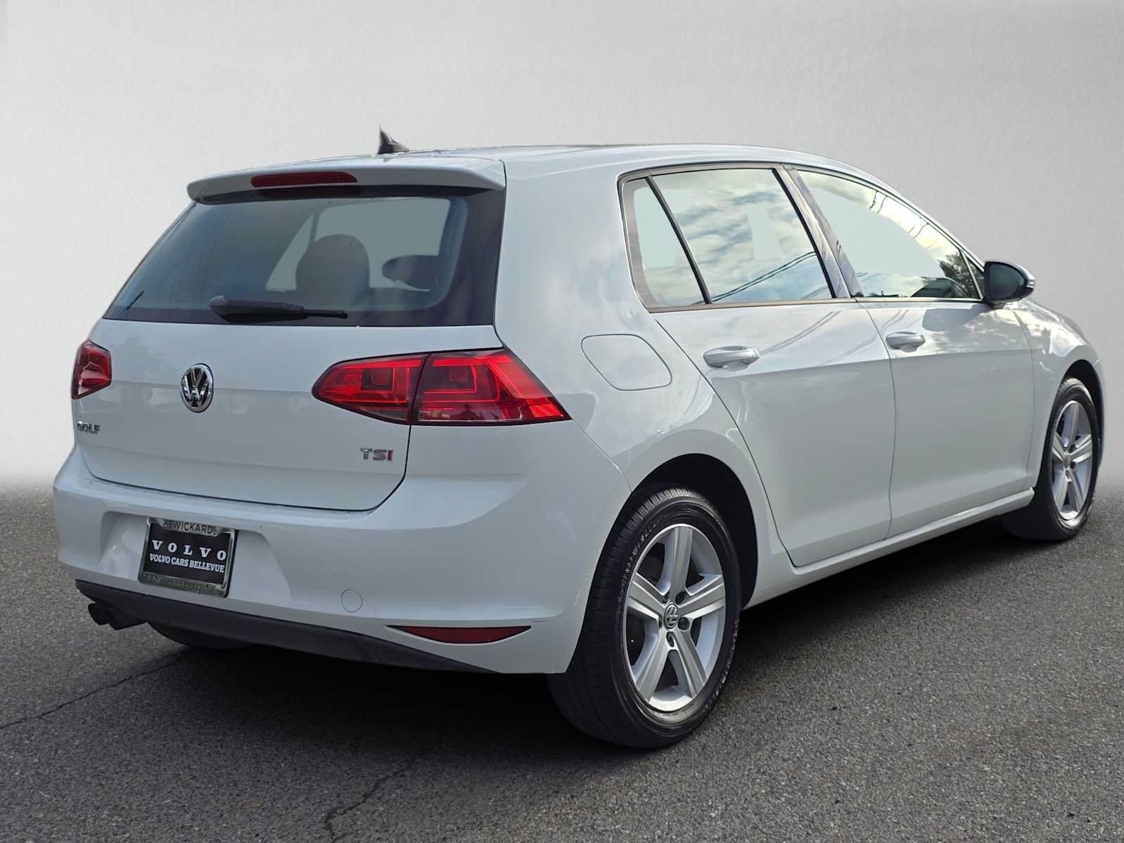 Used 2017 Volkswagen Golf Wolfsburg Edition FWD image 3