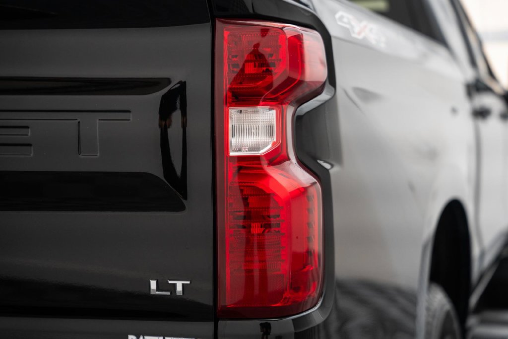 Used 2025 Chevrolet Silverado 1500 LT AWD/4WD image 8
