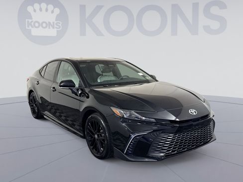 Used 2025 Toyota Camry SE w/ Multimedia Upgrade Package image 10