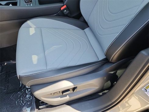 New 2025 Volkswagen Tiguan SE image 14