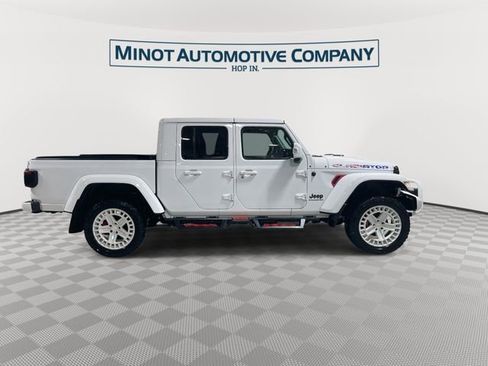 Used 2023 Jeep Gladiator Overland AWD/4WD image 9