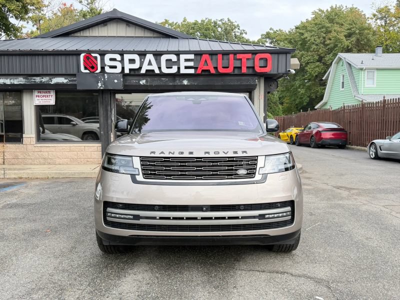 Used 2023 Land Rover Range Rover SE AWD/4WD image 2