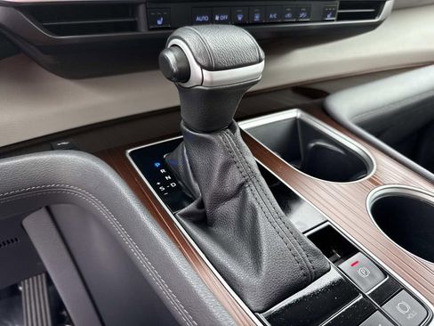 Used 2023 Toyota Sienna XLE image 32