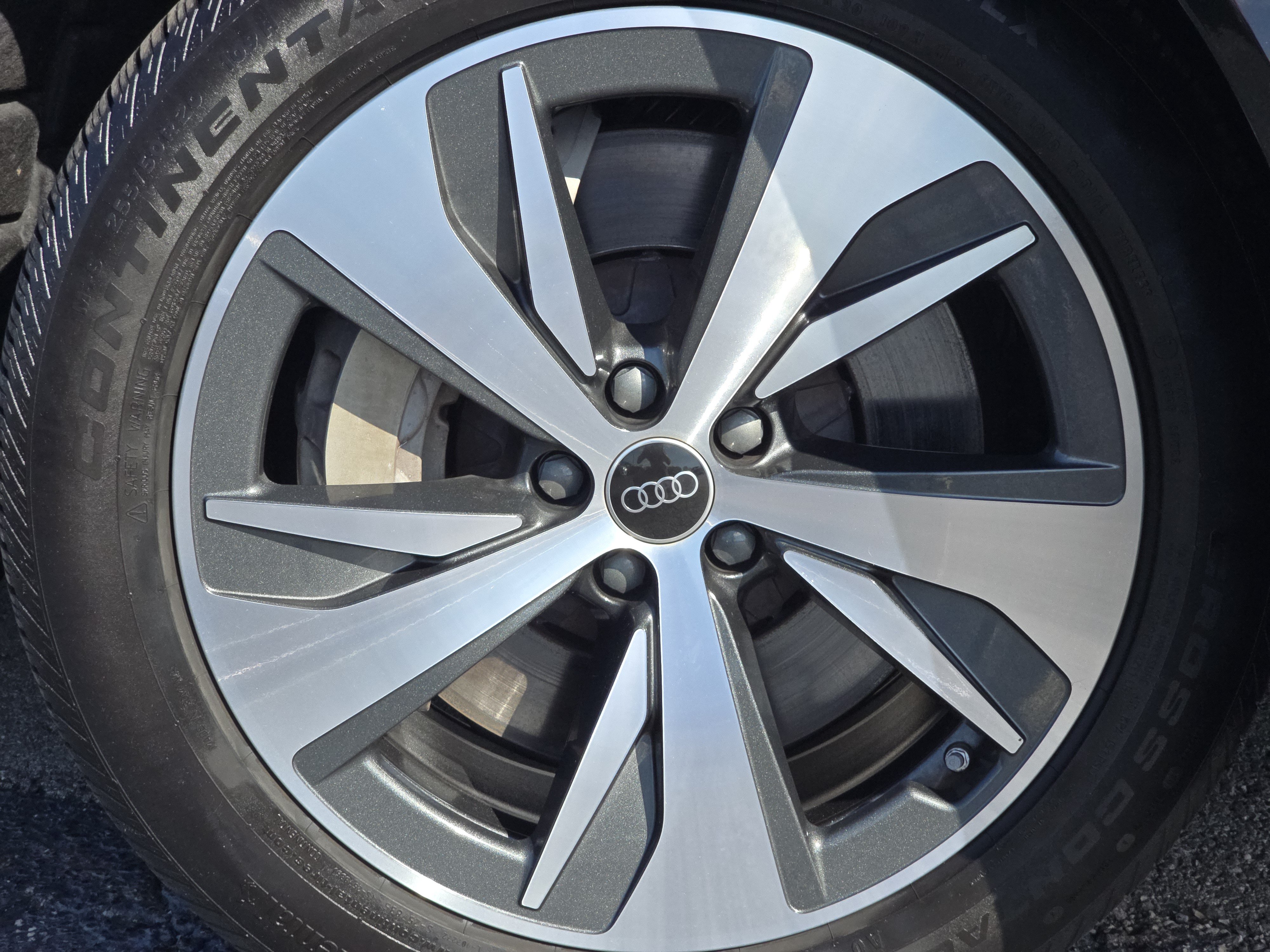 Used 2024 Audi Q8 e-tron Premium Plus AWD/4WD image 16