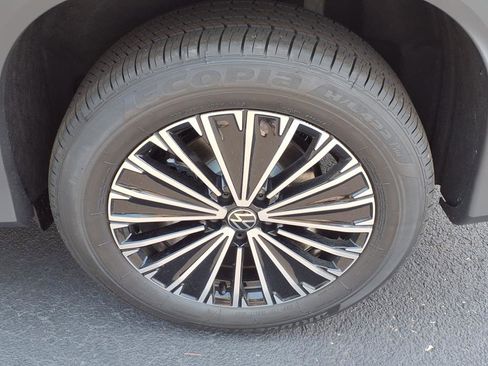 New 2025 Volkswagen Tiguan S w/ 18" Wheel Package image 10