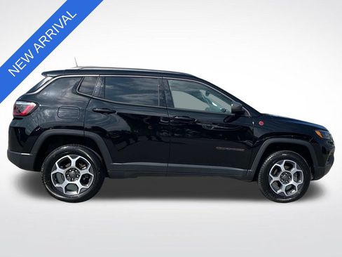 Used 2022 Jeep Compass Trailhawk w/ Sun and Sound Group AWD/4WD image 2