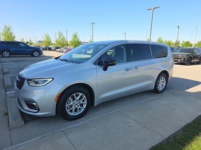 Used 2024 Chrysler Pacifica Touring-L