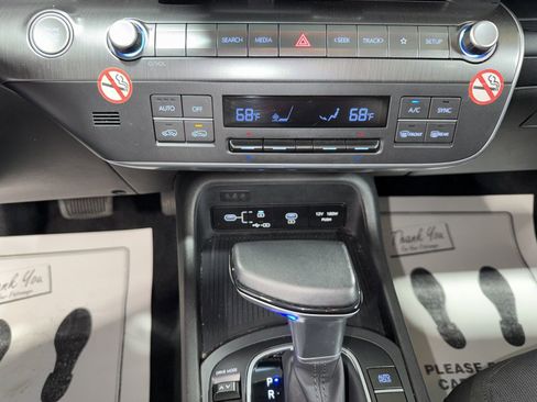 Used 2025 Hyundai Kona SEL AWD/4WD image 24