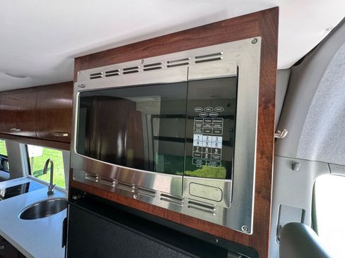 Used 2017 Mercedes-Benz Sprinter 3500 image 18