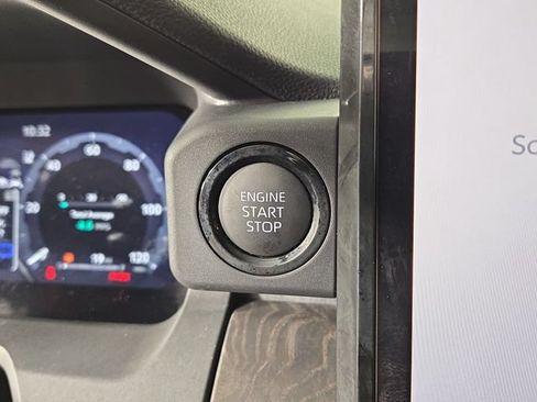 Used 2025 Toyota Tacoma Limited AWD/4WD image 19