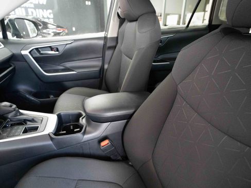 Used 2025 Toyota RAV4 XLE image 10