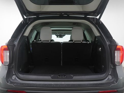 Used 2025 Ford Explorer Platinum w/ LUX Leather Package image 9