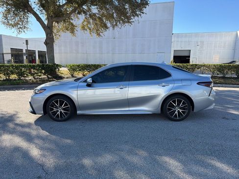 Used 2024 Toyota Camry SE image 2