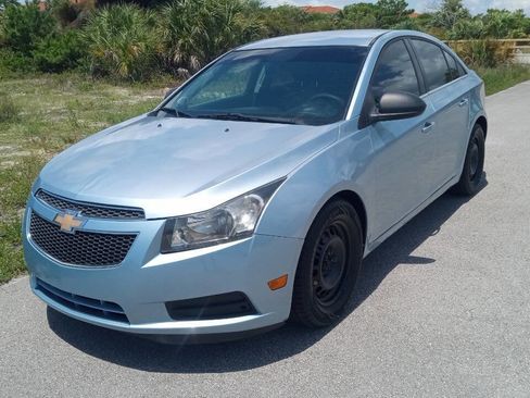 Used 2011 Chevrolet Cruze LS w/ Connectivity Package image 2