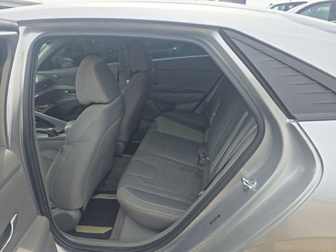 Used 2021 Hyundai Elantra SEL w/ Cargo Package FWD image 11