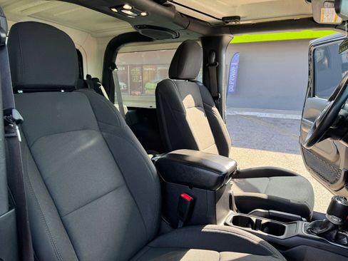 Used 2020 Jeep Wrangler Sport AWD/4WD image 14
