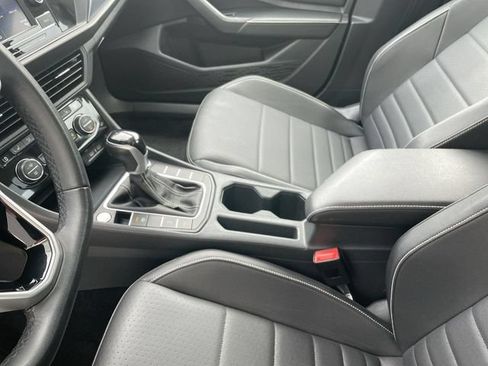 Used 2024 Volkswagen Jetta SE FWD image 20