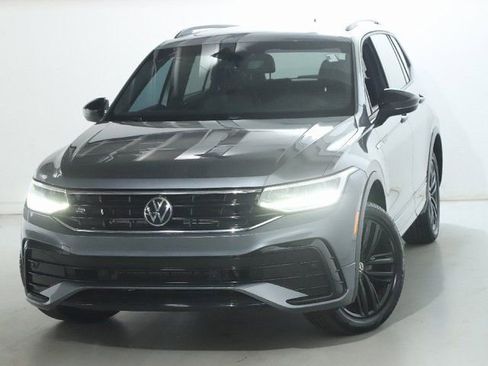 Used 2022 Volkswagen Tiguan SE R-Line AWD/4WD image 3