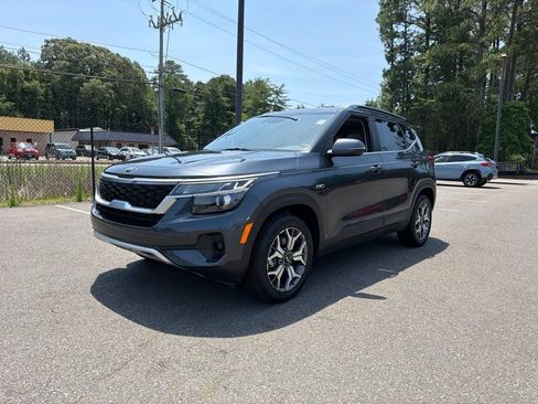 Used 2021 Kia Seltos EX AWD/4WD image 2
