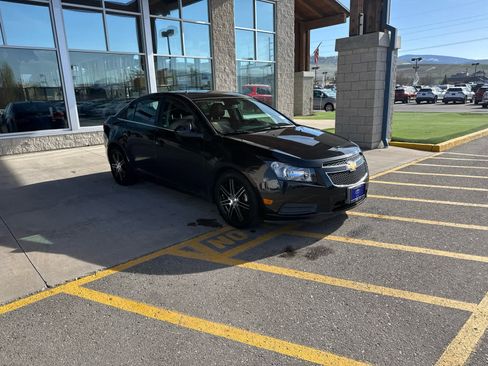 Used 2013 Chevrolet Cruze LT FWD image 3