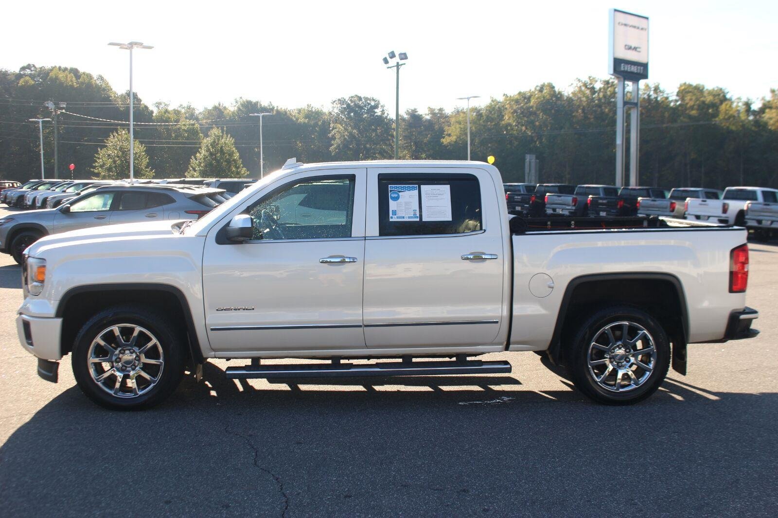 Used 2015 GMC Sierra 1500 Denali w/ Driver Alert Package AWD/4WD image 4