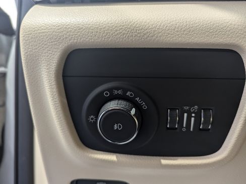 New 2025 Jeep Grand Cherokee Limited image 14