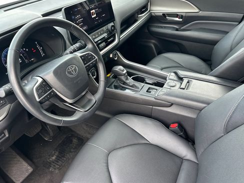 Certified 2025 Toyota Grand Highlander FWD image 9