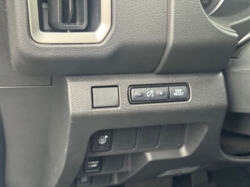 Certified 2025 Nissan Frontier SV w/ Tow Package image 13