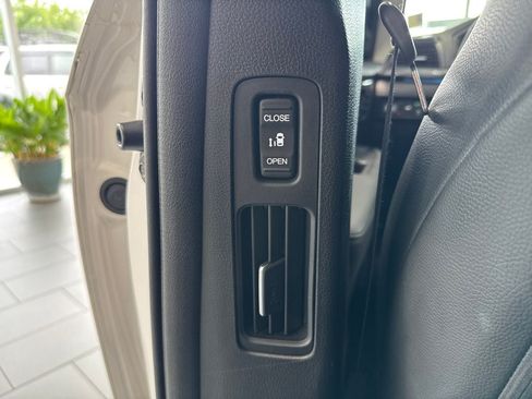 Used 2025 Honda Odyssey Elite image 49