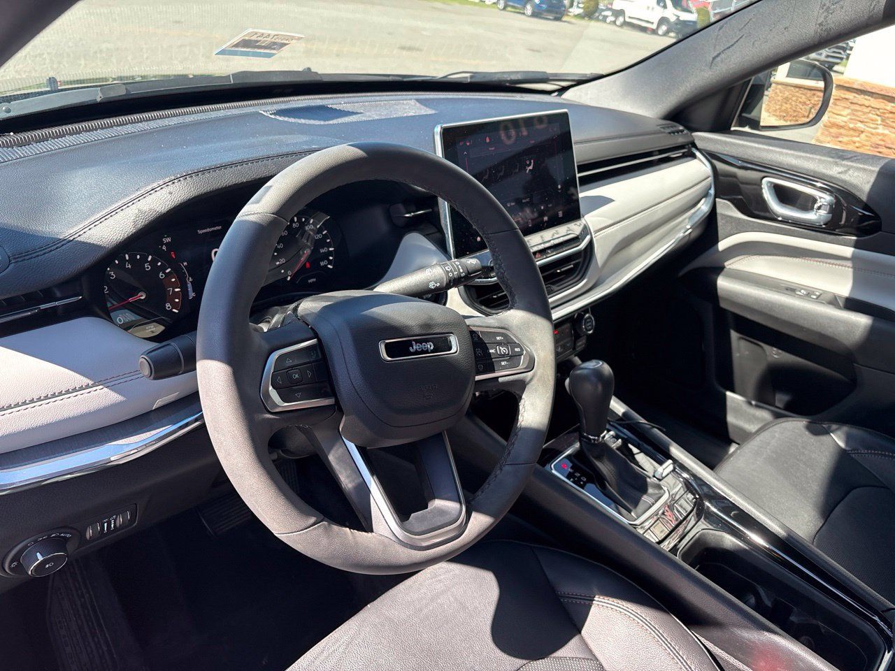 Used 2023 Jeep Compass Limited AWD/4WD image 4