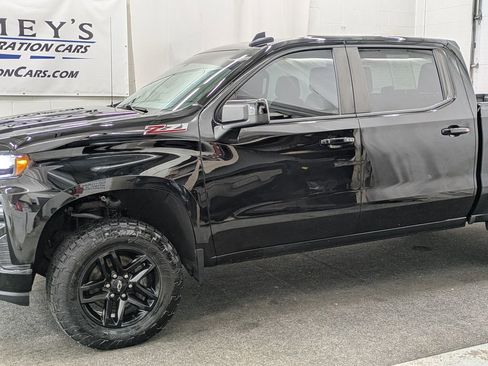 Used 2021 Chevrolet Silverado 1500 LT Trail Boss image 2