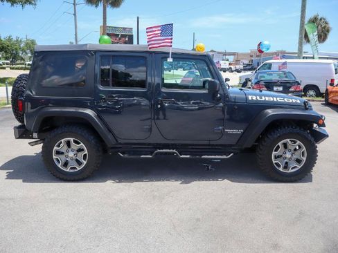 Used 2017 Jeep Wrangler Unlimited Rubicon w/ Connectivity Group AWD/4WD image 6