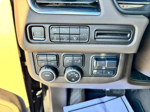 Used 2022 Chevrolet Tahoe Z71 w/ Luxury Package image 28