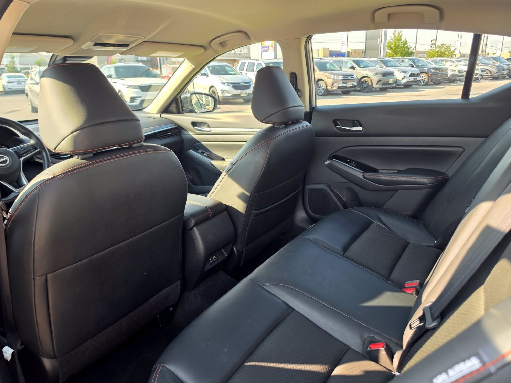 Used 2024 Nissan Altima 2.5 SR FWD image 11