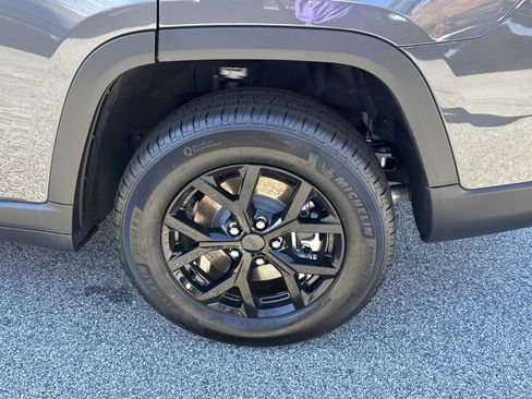 New 2025 Jeep Grand Cherokee L Altitude image 13