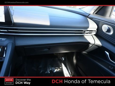 Used 2022 Hyundai Elantra Limited image 14