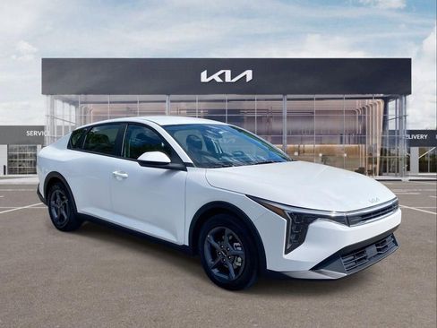 New 2026 Kia K4 LXS image 2