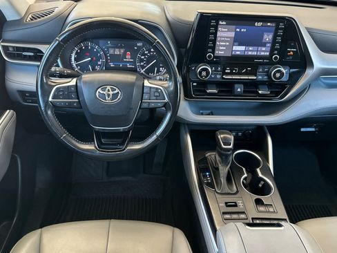 Used 2021 Toyota Highlander XLE AWD/4WD image 15