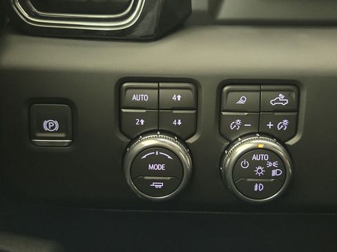 Used 2026 GMC Sierra 2500 AT4 w/ AT4 Premium Plus Package AWD/4WD image 22