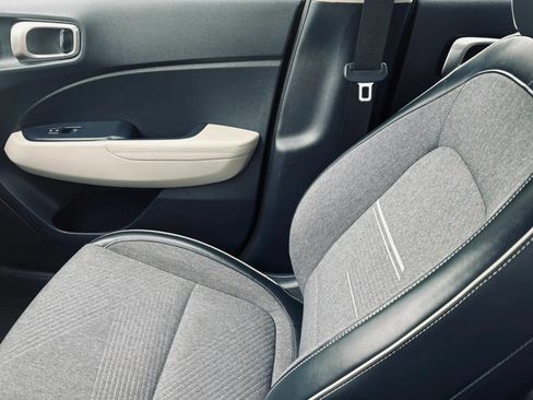 Used 2021 Hyundai Venue FWD image 33