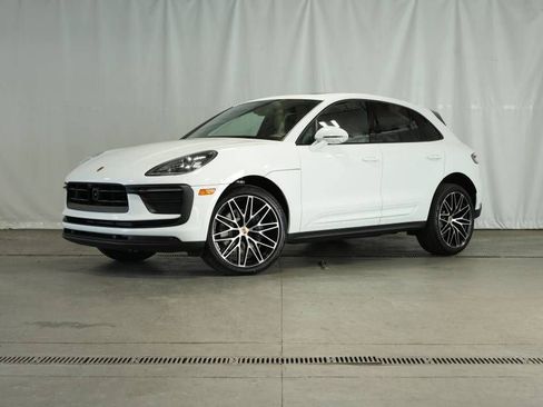 Certified 2025 Porsche Macan AWD/4WD image 1