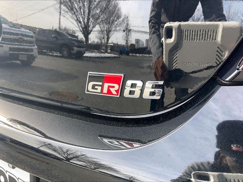 Used 2023 Toyota GR86 Premium w/ ALL Weather Mat Package (TMS) image 10