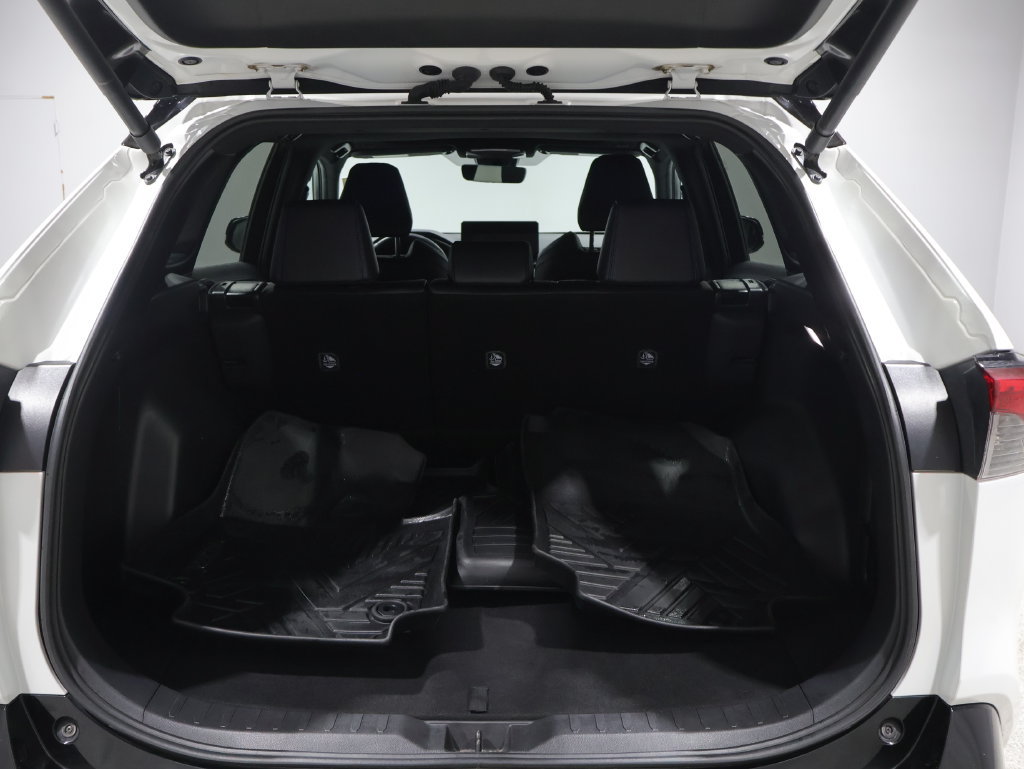 Used 2024 Toyota RAV4 XSE AWD/4WD image 4