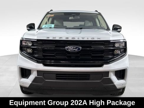 Used 2025 Ford Expedition Active image 3