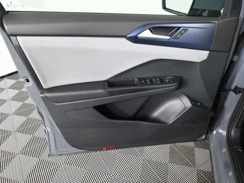 Used 2023 Volkswagen Taos SE FWD image 16