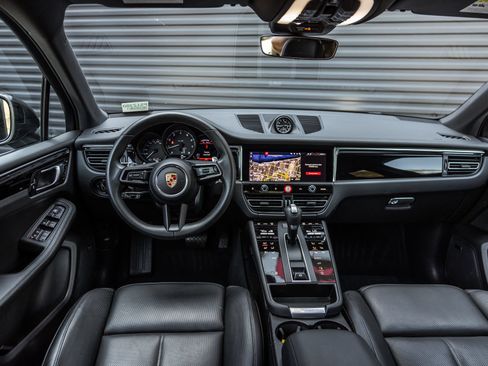Certified 2026 Porsche Macan AWD/4WD image 12
