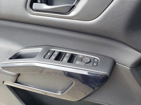 Certified 2025 Nissan Pathfinder SV image 30