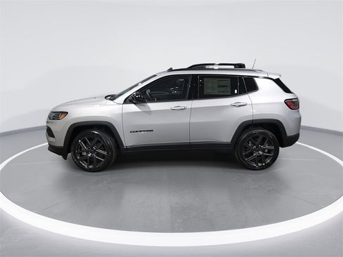 New 2026 Jeep Compass Latitude image 5