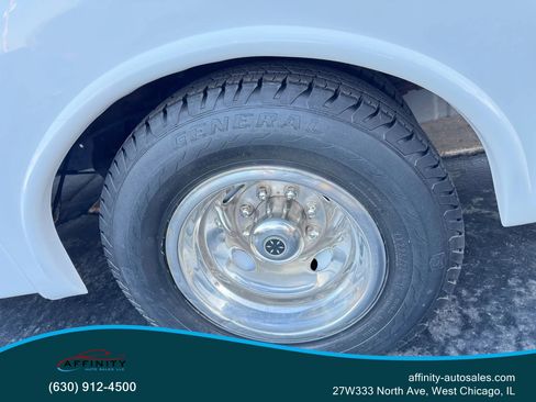 Used 2016 Ford E-350 and Econoline 350 Super Duty image 23